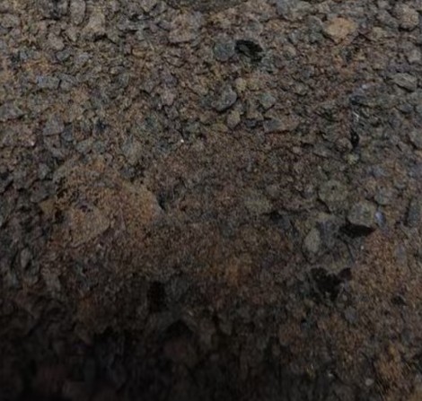 生物基润滑剂产品,透明液体装在专用容器中,标签显示润滑性能参数,体现环保润滑特性